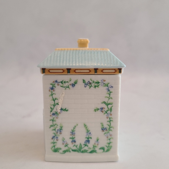 Vintage Lenox Spice Village Spice Jar - 1989 Collection - Basil - Picture 4 of 6